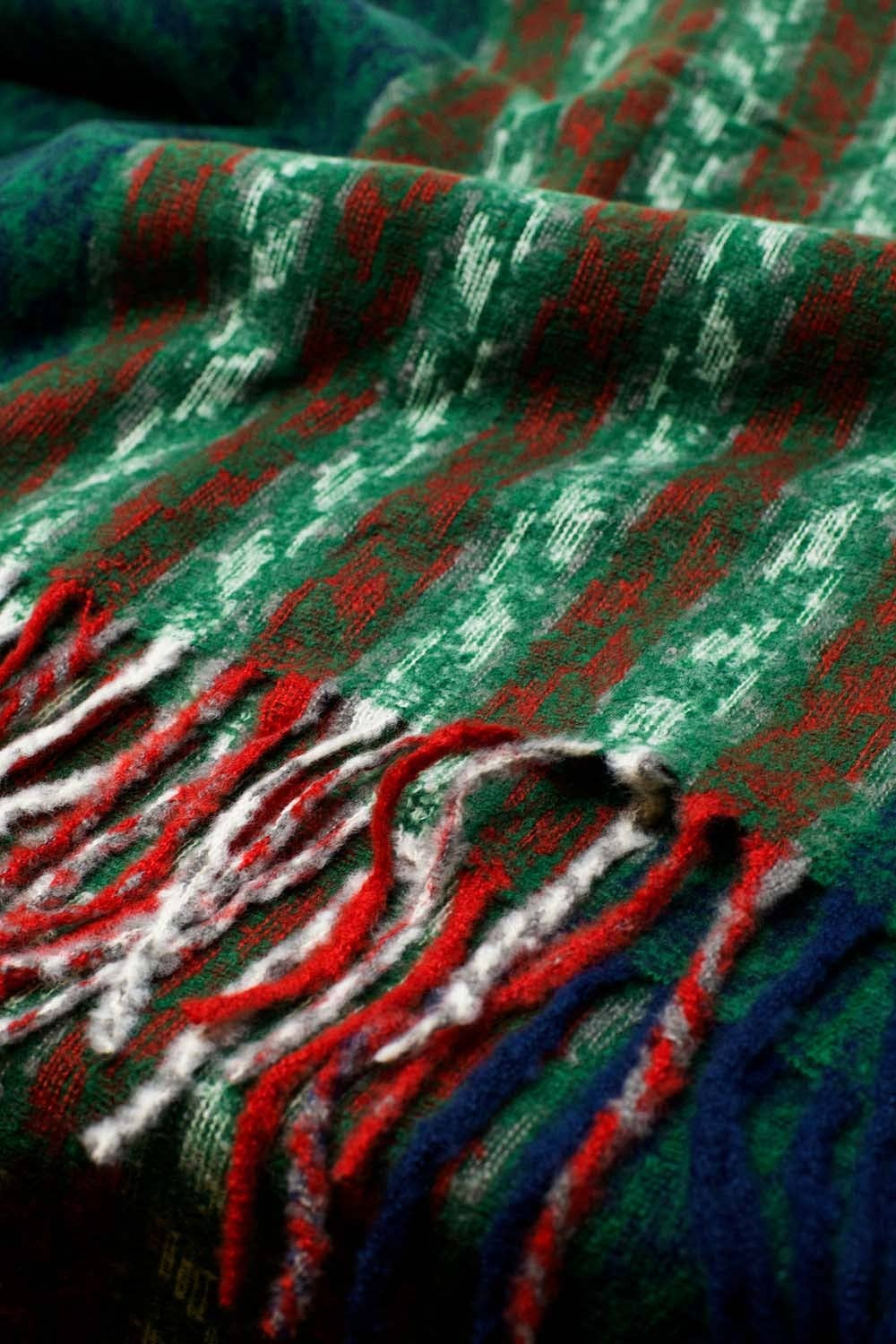 Houndstooth design Scarf in green and red: One Size / Green - Something about Sofia